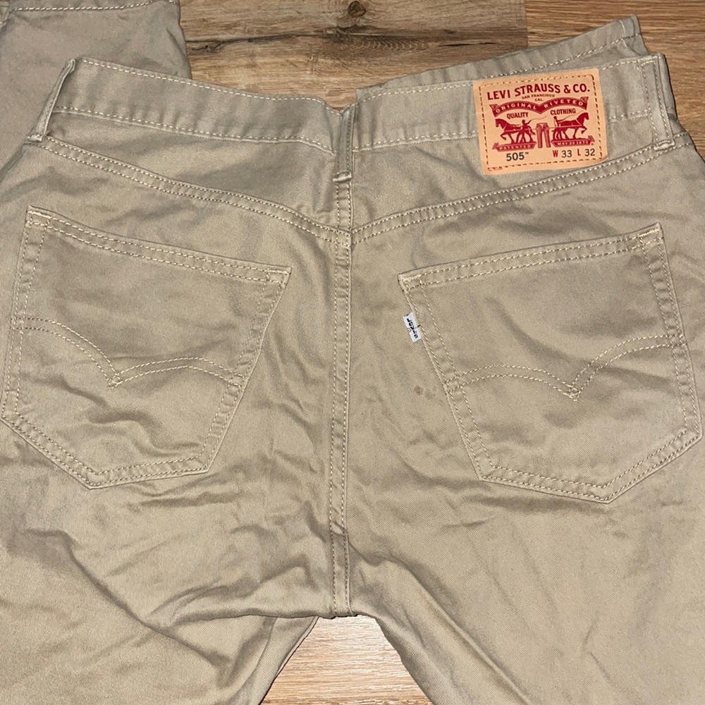 Men’s khaki Levi’s